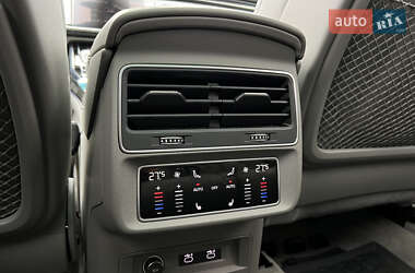 Позашляховик / Кросовер Audi Q7 2020 в 