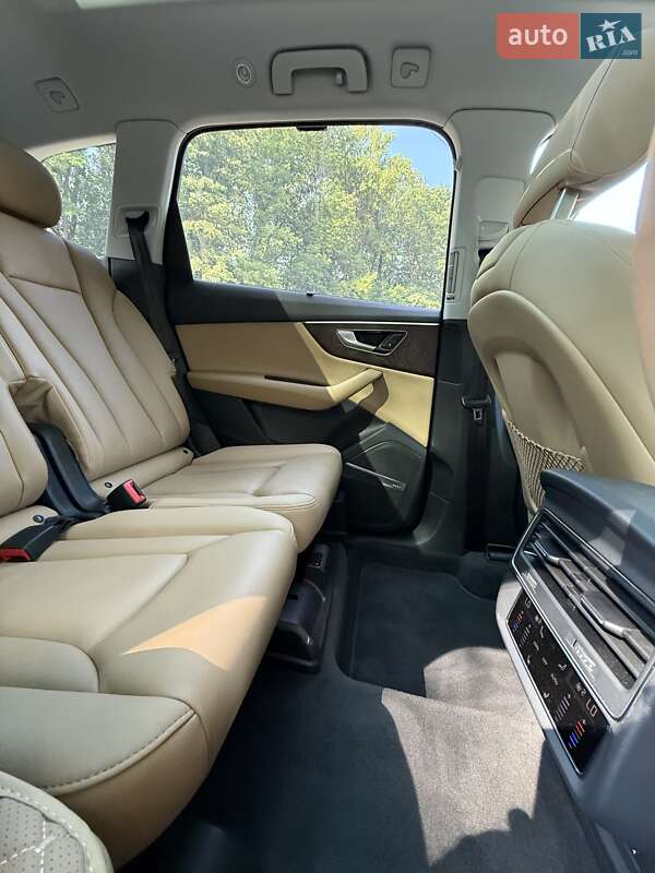 Позашляховик / Кросовер Audi Q7 2019 в Львові