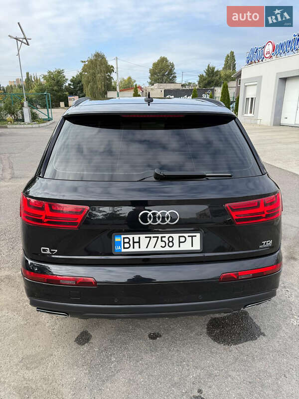 Позашляховик / Кросовер Audi Q7 2017 в Кременчуці