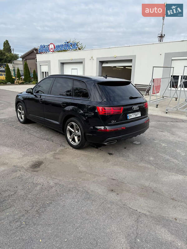 Позашляховик / Кросовер Audi Q7 2017 в Кременчуці
