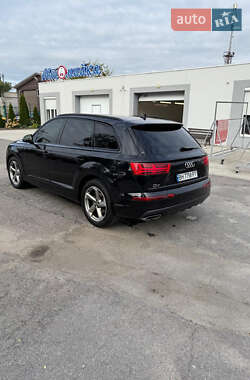 Позашляховик / Кросовер Audi Q7 2017 в 