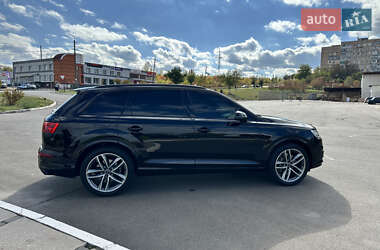 Позашляховик / Кросовер Audi Q7 2018 в 