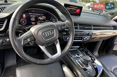 Позашляховик / Кросовер Audi Q7 2018 в 