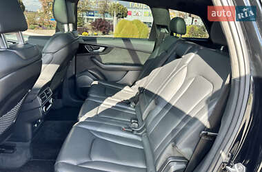 Позашляховик / Кросовер Audi Q7 2018 в 