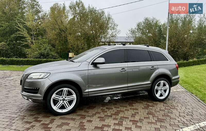 Позашляховик / Кросовер Audi Q7 2011 в Чернівцях