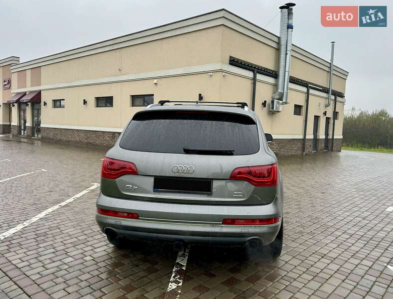 Позашляховик / Кросовер Audi Q7 2011 в Чернівцях