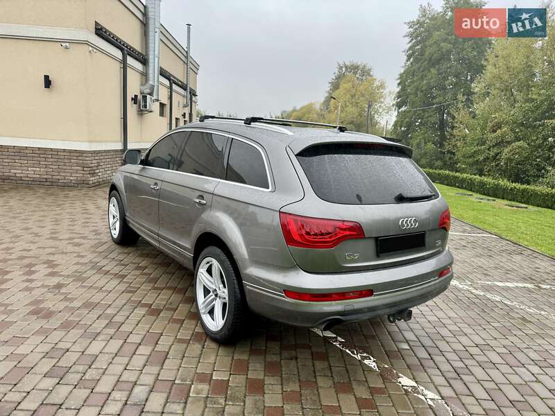 Позашляховик / Кросовер Audi Q7 2011 в Чернівцях