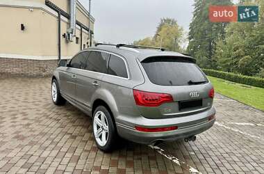 Позашляховик / Кросовер Audi Q7 2011 в 