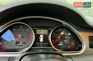 Позашляховик / Кросовер Audi Q7 2011 в 