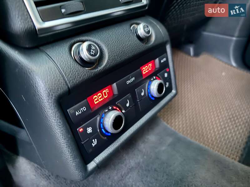Позашляховик / Кросовер Audi Q7 2011 в Чернівцях