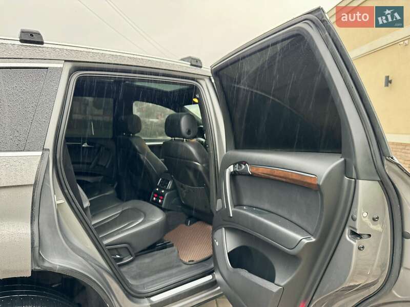 Позашляховик / Кросовер Audi Q7 2011 в Чернівцях