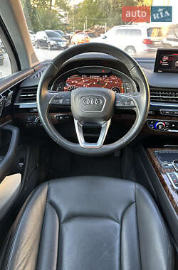 Внедорожник / Кроссовер Audi Q7 2018 в 