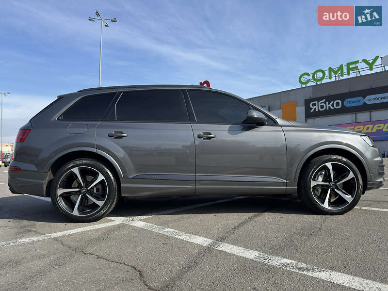 Позашляховик / Кросовер Audi Q7 2019 в Києві