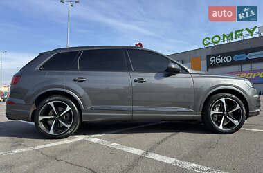 Позашляховик / Кросовер Audi Q7 2019 в 
