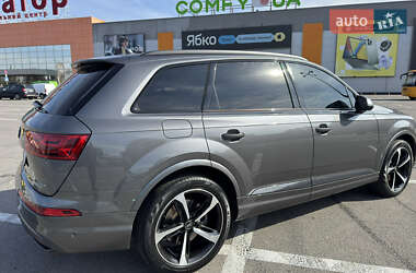 Позашляховик / Кросовер Audi Q7 2019 в 
