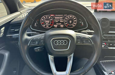 Позашляховик / Кросовер Audi Q7 2019 в 