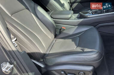 Позашляховик / Кросовер Audi Q7 2019 в 