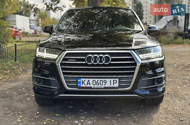 Внедорожник / Кроссовер Audi Q7 2017 в 