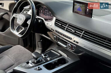 Внедорожник / Кроссовер Audi Q7 2017 в 
