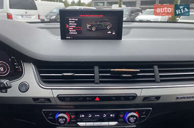 Позашляховик / Кросовер Audi Q7 2018 в 