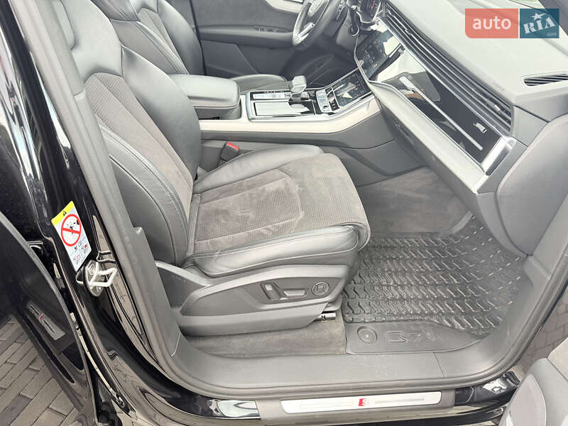 Позашляховик / Кросовер Audi Q7 2019 в Хусті