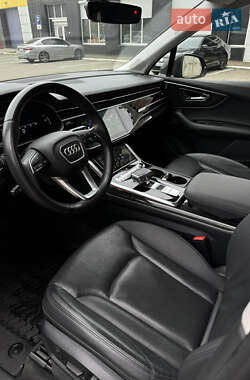 Внедорожник / Кроссовер Audi Q7 2020 в 