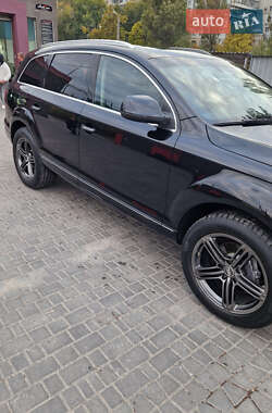 Позашляховик / Кросовер Audi Q7 2015 в 
