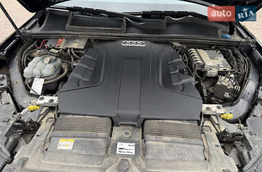 Внедорожник / Кроссовер Audi Q7 2021 в 