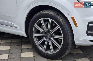 Внедорожник / Кроссовер Audi Q7 2017 в 