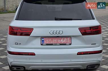 Внедорожник / Кроссовер Audi Q7 2017 в 