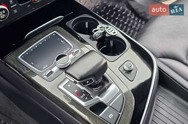 Внедорожник / Кроссовер Audi Q7 2017 в 