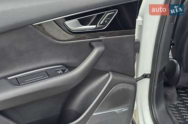 Внедорожник / Кроссовер Audi Q7 2017 в 
