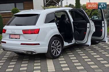 Внедорожник / Кроссовер Audi Q7 2017 в 