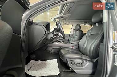 Внедорожник / Кроссовер Audi Q7 2015 в 