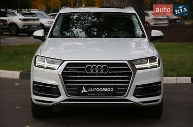 Позашляховик / Кросовер Audi Q7 2017 в 
