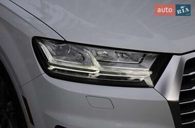 Позашляховик / Кросовер Audi Q7 2017 в 