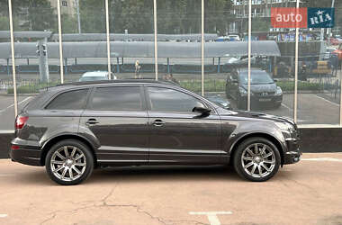 Внедорожник / Кроссовер Audi Q7 2015 в 