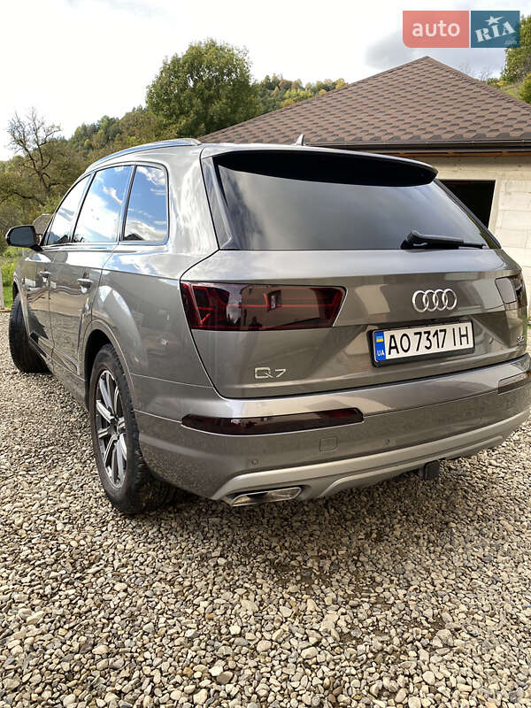 Позашляховик / Кросовер Audi Q7 2016 в Тячеві