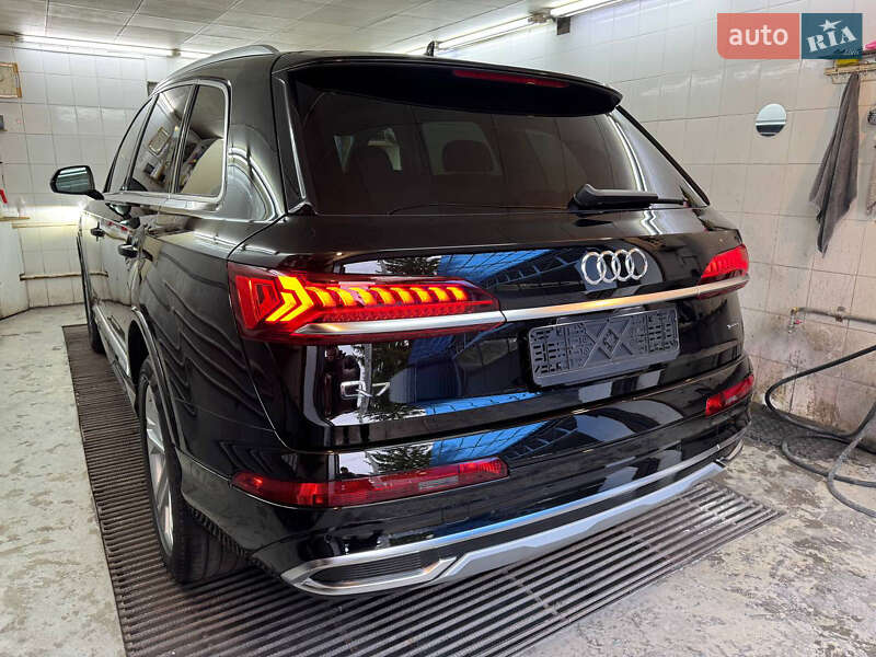 Внедорожник / Кроссовер Audi Q7 2020 в Киеве