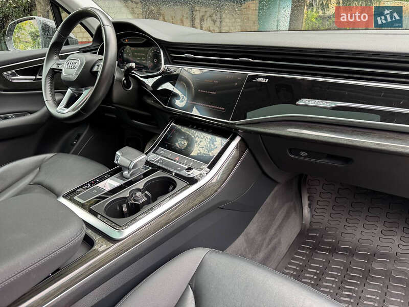Внедорожник / Кроссовер Audi Q7 2020 в Киеве