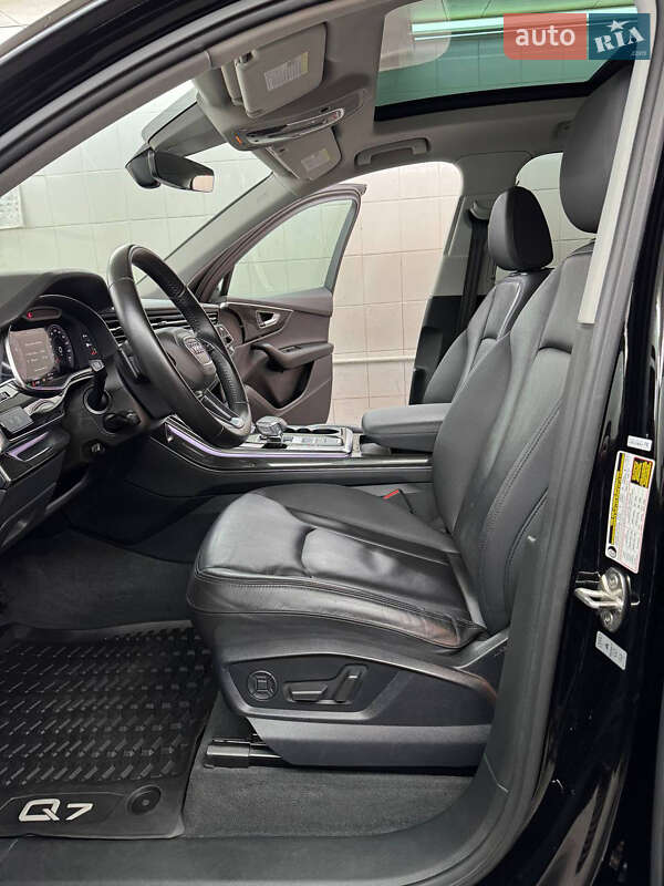 Внедорожник / Кроссовер Audi Q7 2020 в Киеве