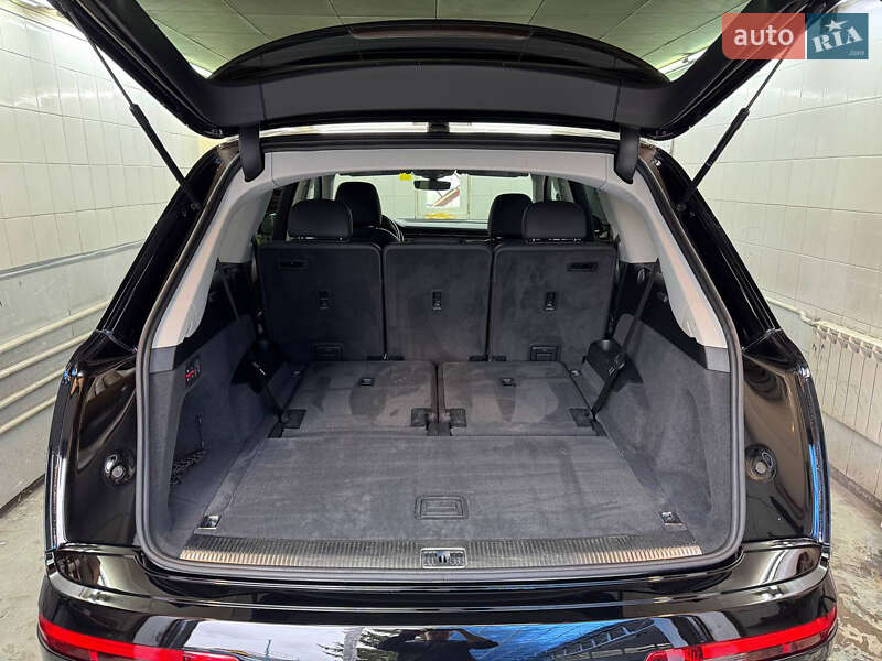 Внедорожник / Кроссовер Audi Q7 2020 в Киеве