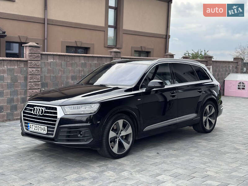 Внедорожник / Кроссовер Audi Q7 2017 в 