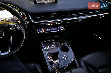 Внедорожник / Кроссовер Audi Q7 2018 в 