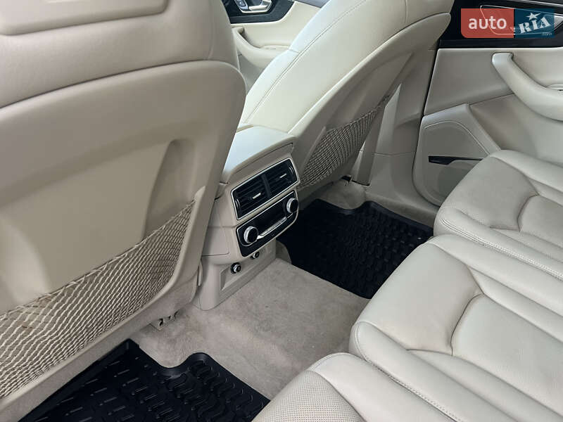 Позашляховик / Кросовер Audi Q7 2018 в Дніпрі