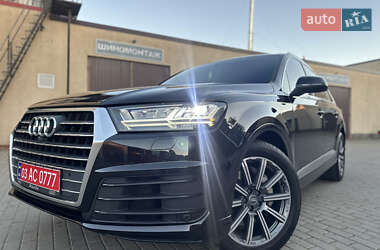 Позашляховик / Кросовер Audi Q7 2017 в 