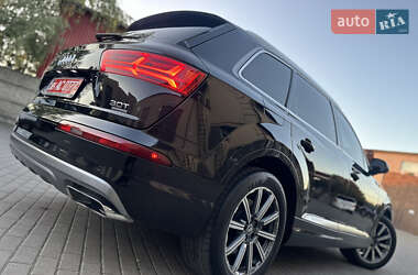 Позашляховик / Кросовер Audi Q7 2017 в 