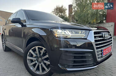 Позашляховик / Кросовер Audi Q7 2017 в 