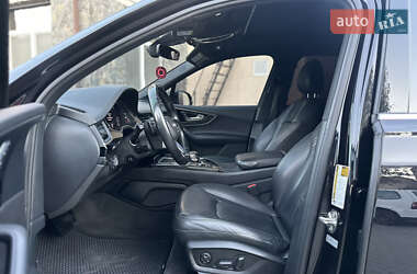 Позашляховик / Кросовер Audi Q7 2017 в 