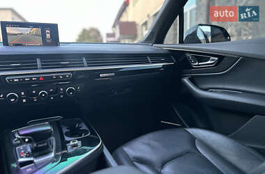 Позашляховик / Кросовер Audi Q7 2017 в 